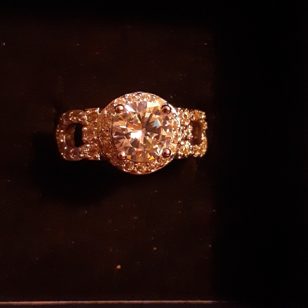 NWOT 925 STERLING SILVER RING